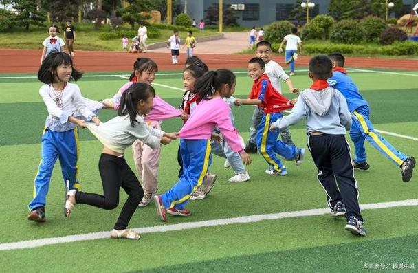 <b>小学优秀作文《课间十分钟》</b>